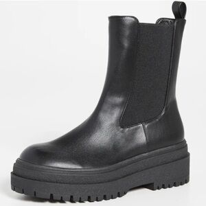 NWB Good American Lug Sole Pull On Boots